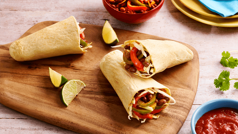 Copos de tortilla vegan crocantes com feijão e pimento